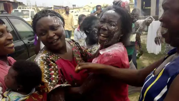 Omg! See How Nigerian Woman and Family Celebrated After She was Freed by Kidnappers in Delta State (Photos)